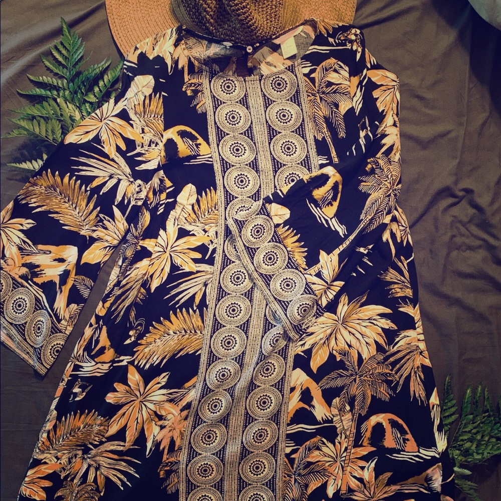 Black, gold, and white dress EUC